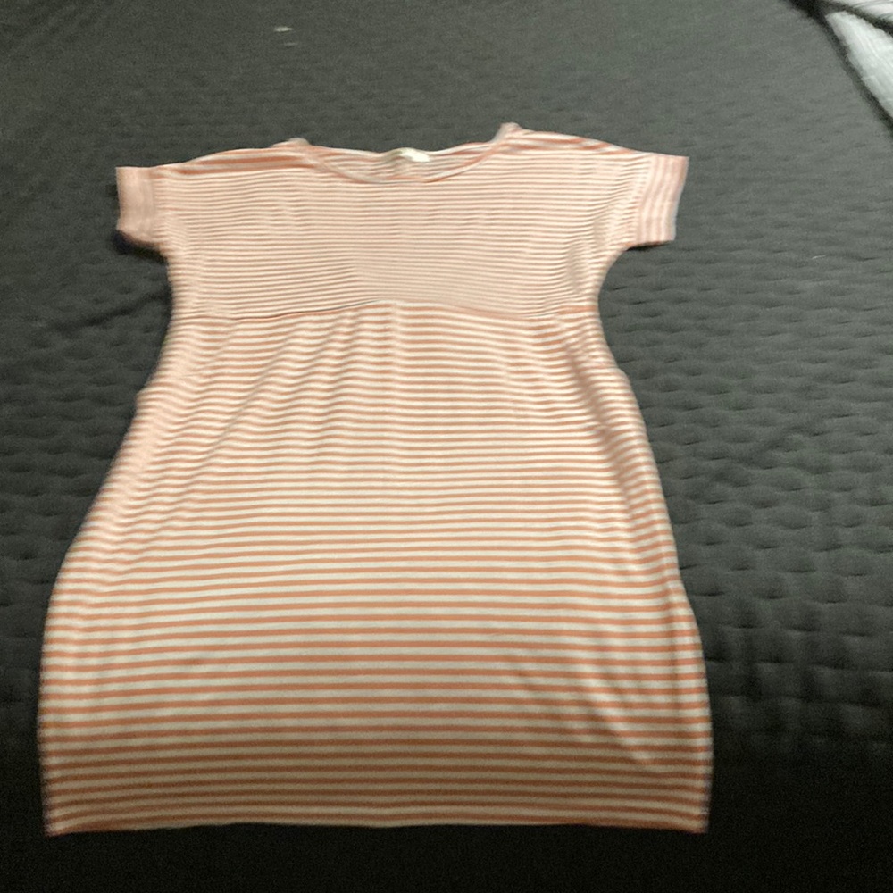 New Light peach and white striped t-shirt with front pockets in size miss M